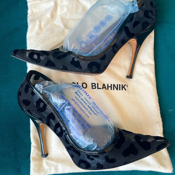 Manolo Blahnik - Leopard Mesh Pumps - Picture 5 of 8